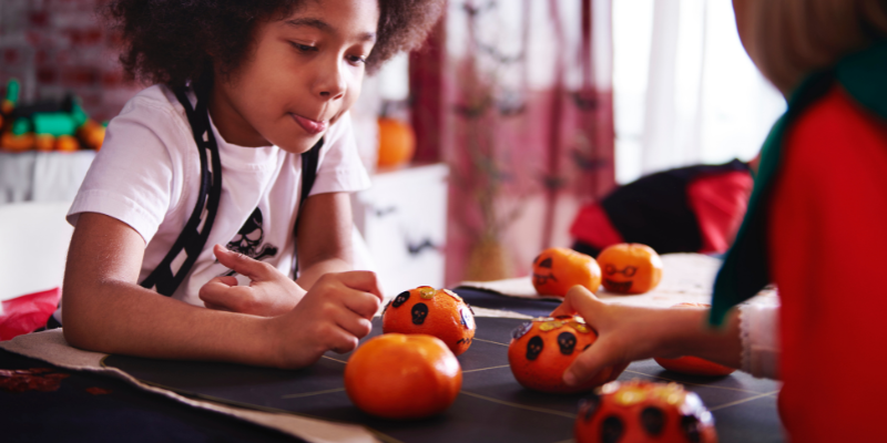 halloween sensory activity finger paint pumpkins